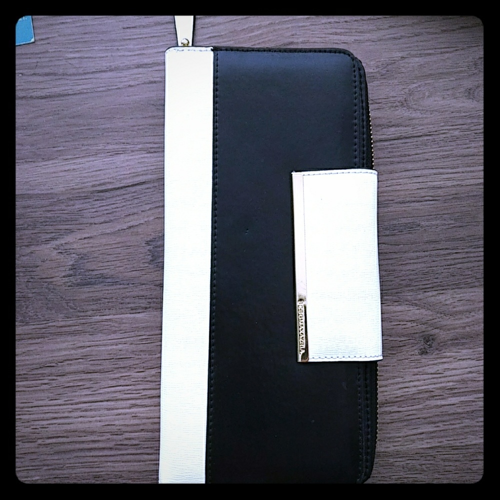 Sadie bcbg traveling wallet